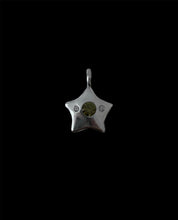 Load image into Gallery viewer, Peridot comet star necklace
