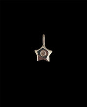 Load image into Gallery viewer, dainty star necklace
