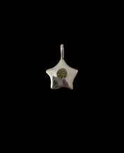 Load image into Gallery viewer, Peridot star necklace
