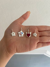 Load image into Gallery viewer, Dainty star necklace
